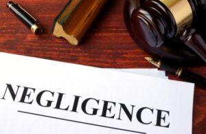 Negligence word in parte with pen and gavel